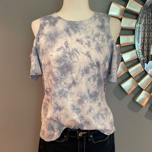 🛍Cold shoulder T🛍